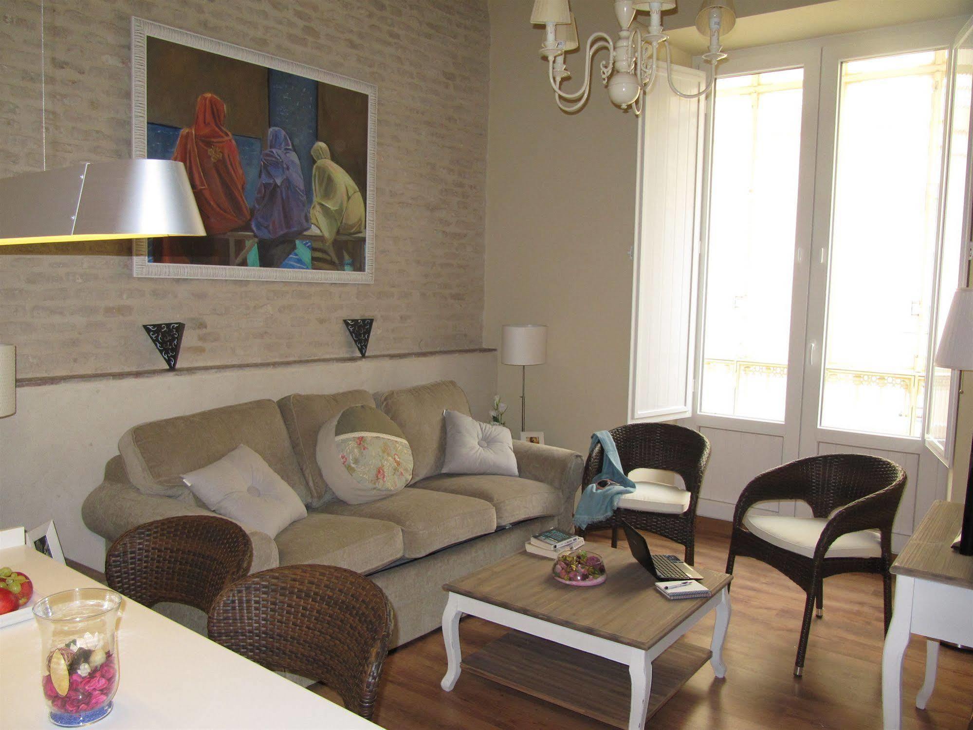 Life Apartments San Vicente Sevilha Exterior foto
