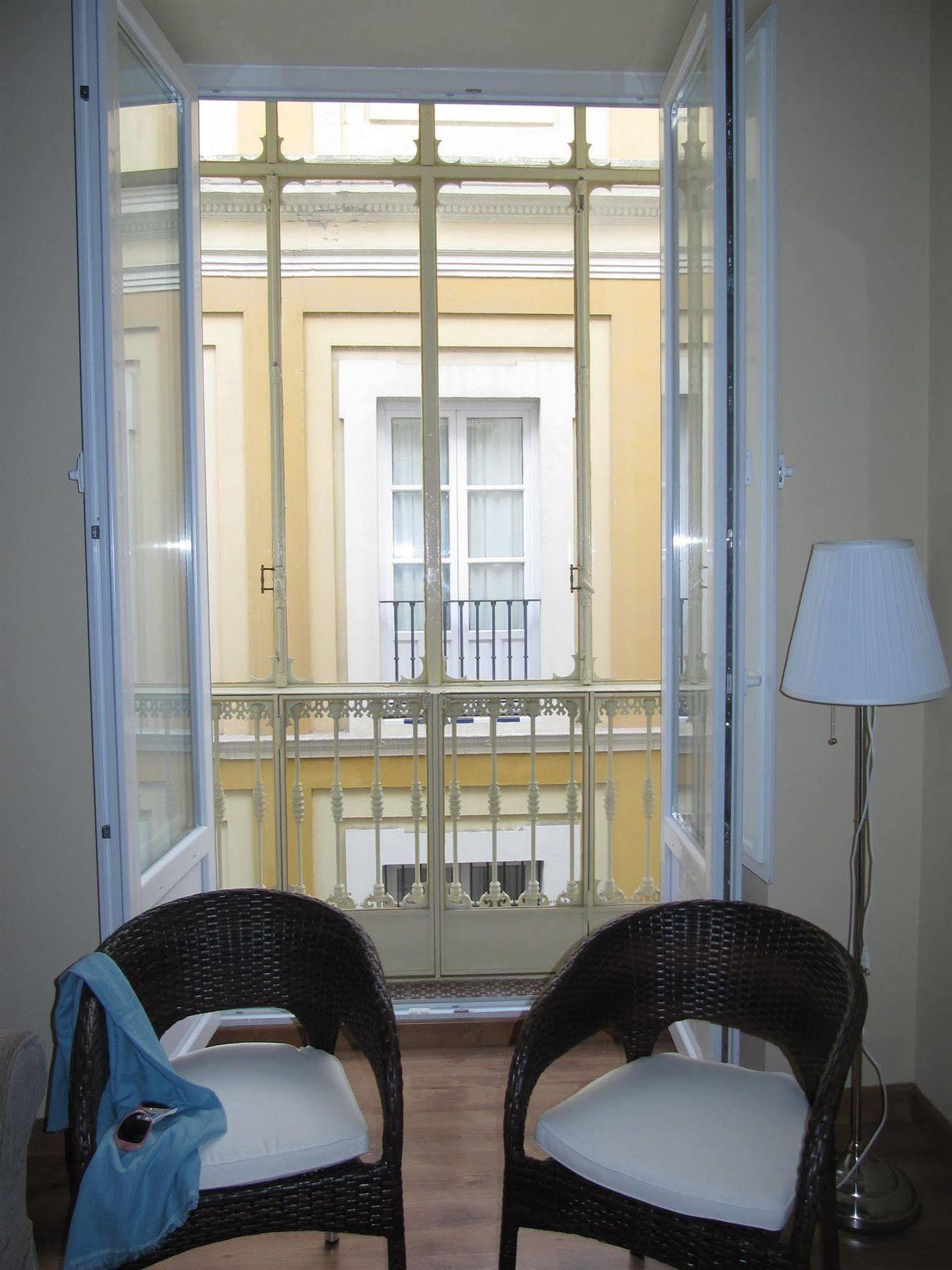 Life Apartments San Vicente Sevilha Exterior foto