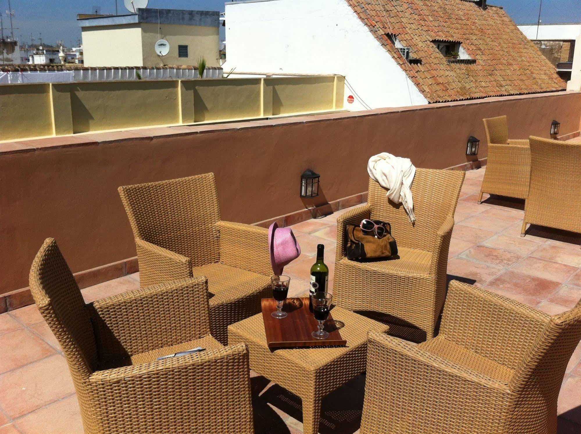 Life Apartments San Vicente Sevilha Exterior foto