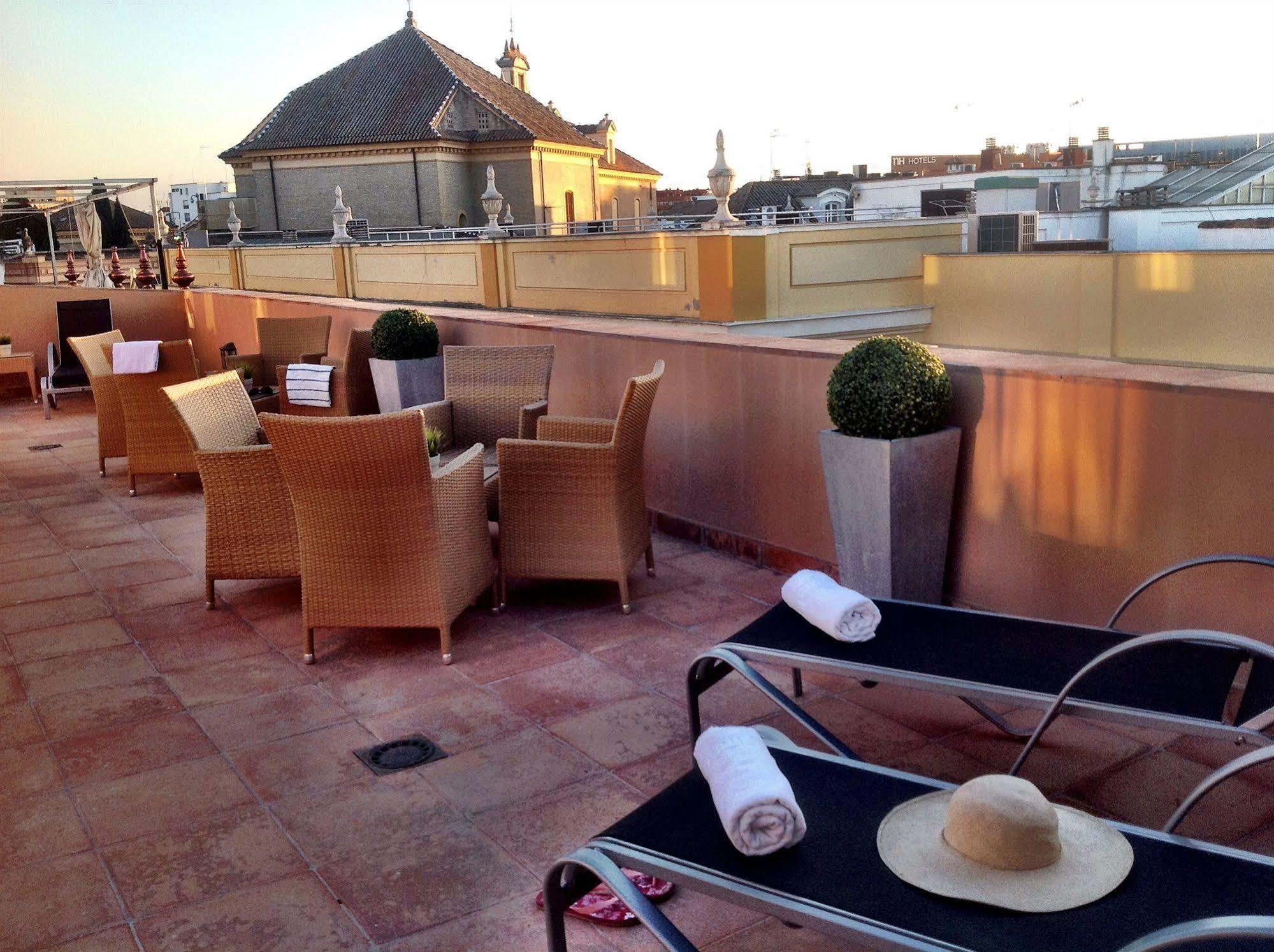 Life Apartments San Vicente Sevilha Exterior foto