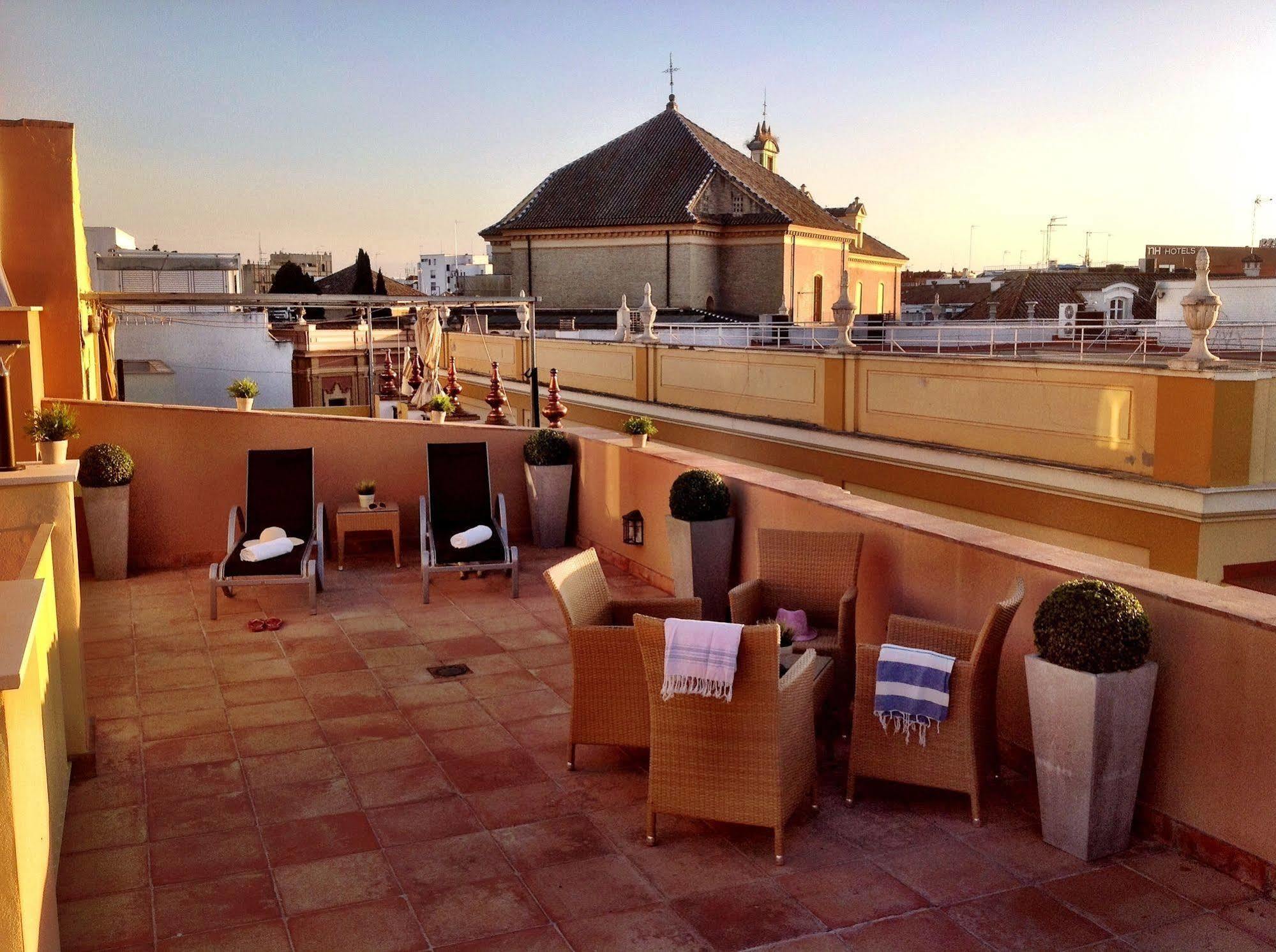 Life Apartments San Vicente Sevilha Exterior foto
