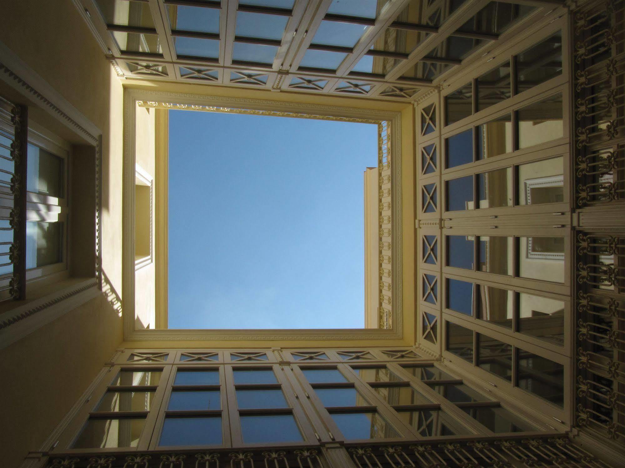 Life Apartments San Vicente Sevilha Exterior foto
